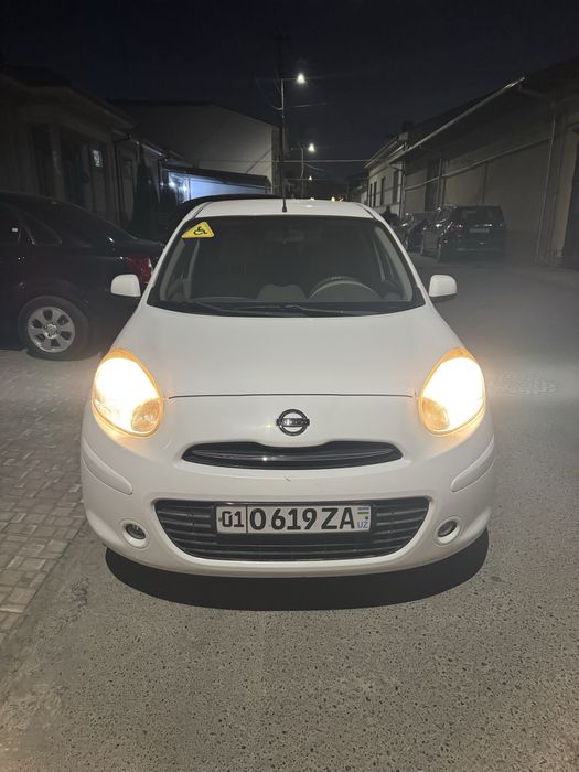 Nissan Micra белый