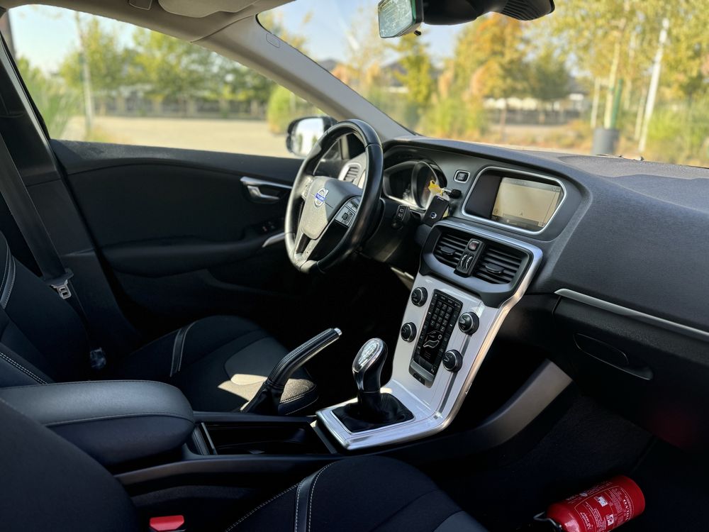Volvo V40 D2 Momentum / 2013 / 115CP / NAVI - Posibilitate rate