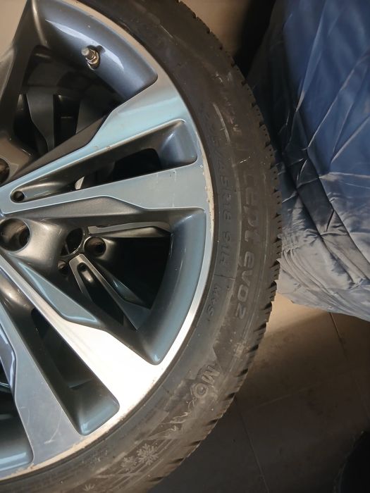 Vând cauciucuri +jante