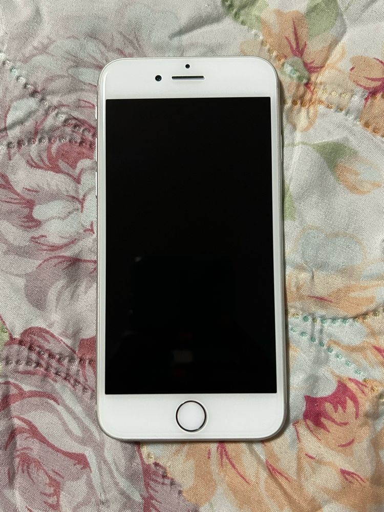IPhone 8 като чисто нов в добро състояние.