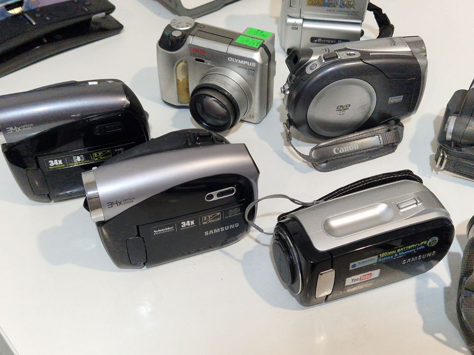 Aparat  / camera foto- video digitala fara accesorii
