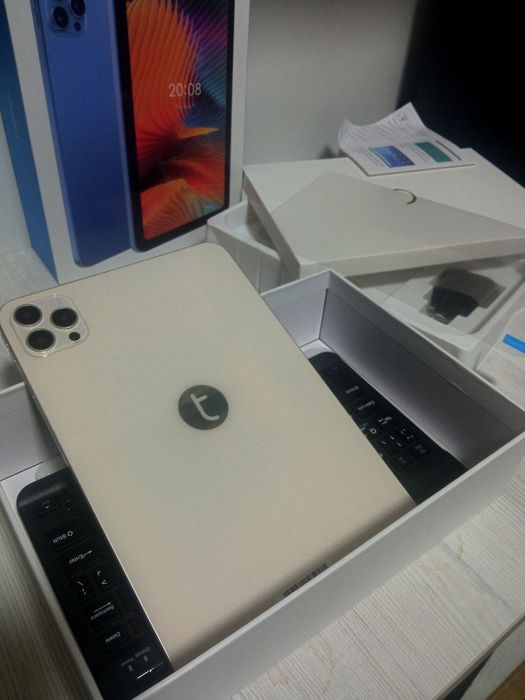 Планшет Oteeto TAB19 (Чехол, клавиатура, стекло и зарядка)