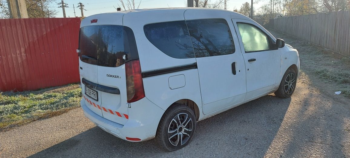 Dezmembrez/piese/Dezmembrari Dacia Dokker 2015 1,5 euro 5 cu 8 valve