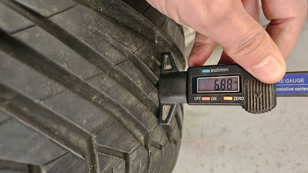 4бр гуми 235 55 18 унироял