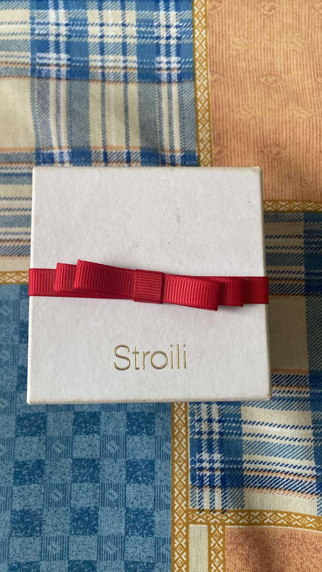 Продавам сребърни обеци марка ''Stroili''