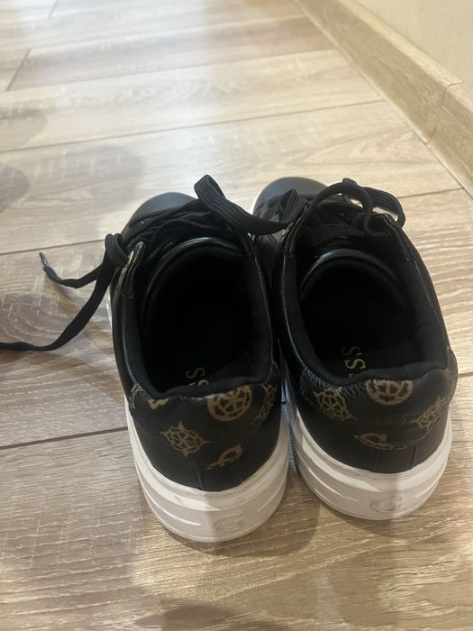 Дамски кецове Guess
