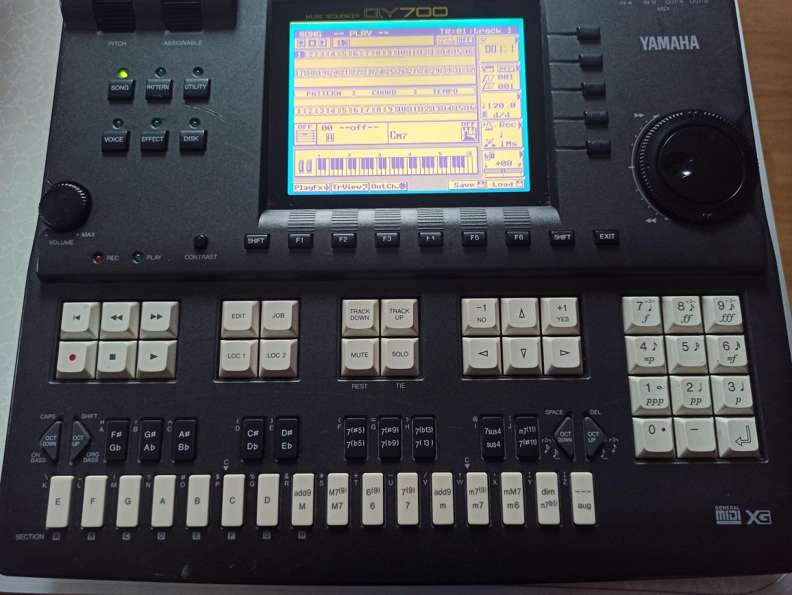 Yamaha QY700 groovebox/sequencer