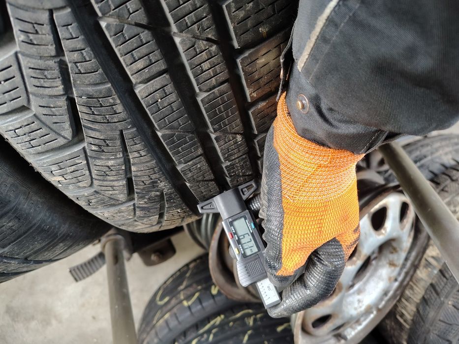 4бр зимни Pirelly 225 50 17 RSC