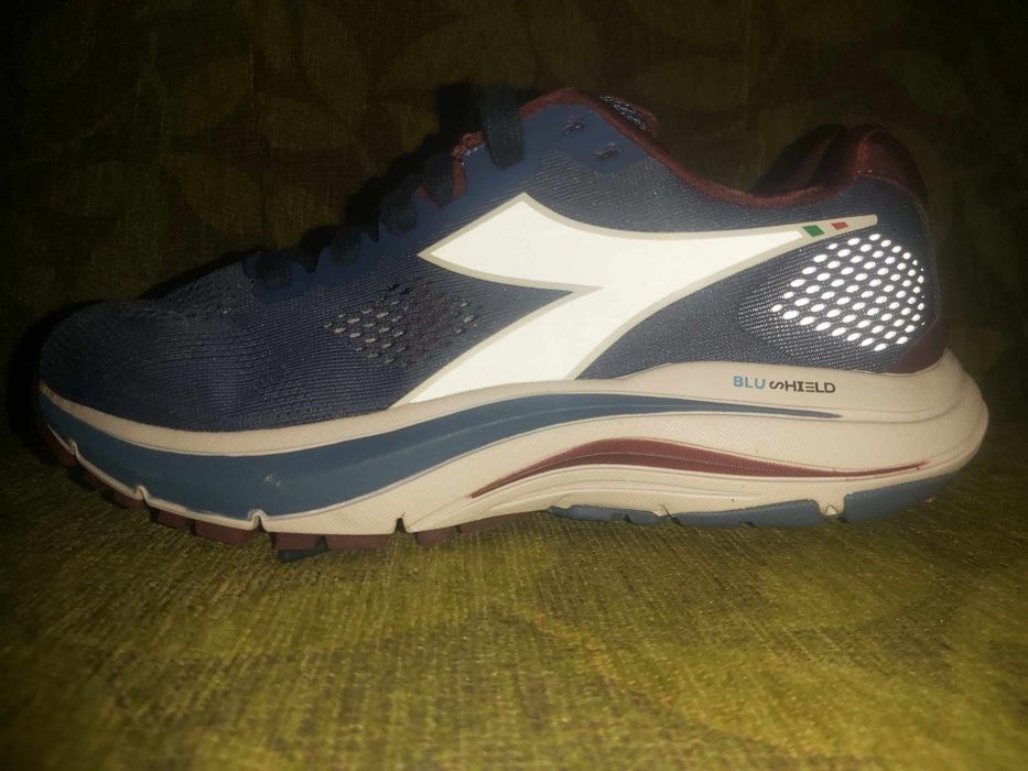 Дамски маратанки. DIADORA