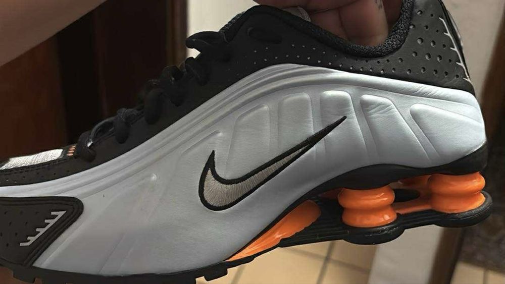 NIKE W SHOX R4 с омекотена подметка! Орегинални