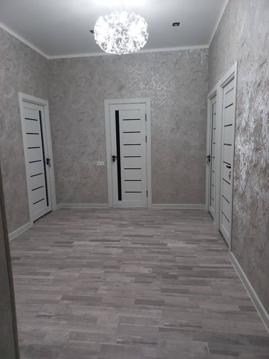 5-mikr dan 2 xonalik tayyor kvartira tez va  arzon narxda sotiladi