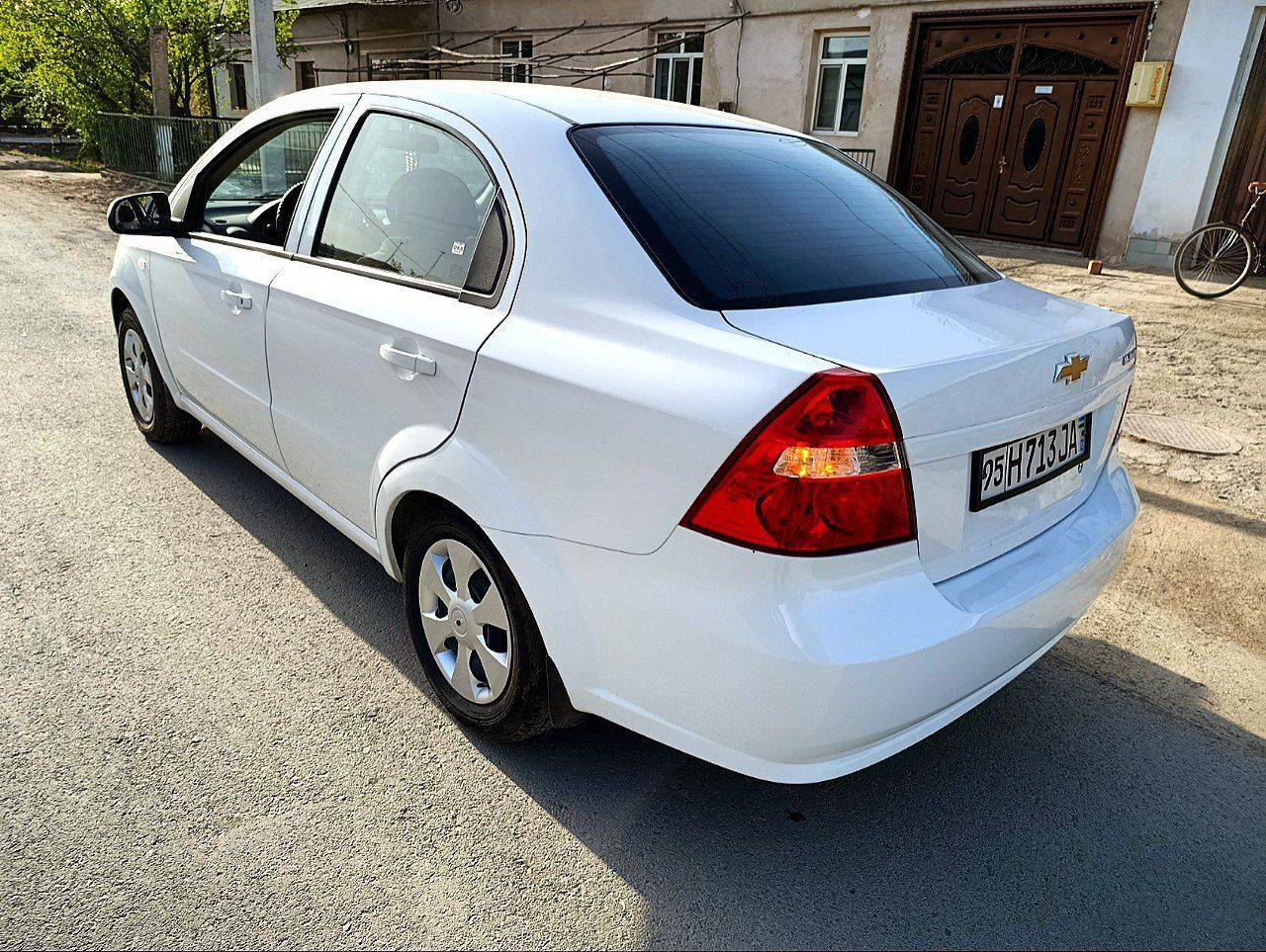 Nexia 3 satiladi