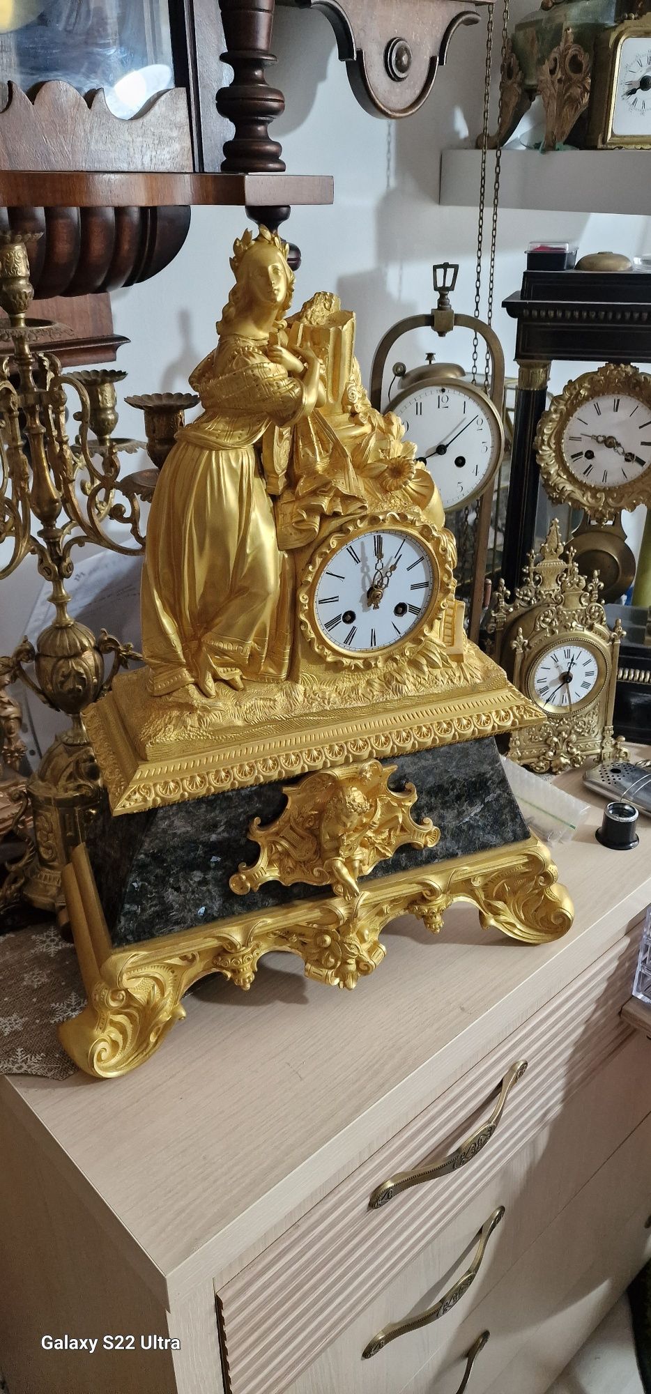 Ceas francez bronz dore îmbrăcată cu foita de aur