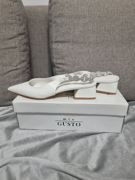 Balerini eleganti marimea 38 albi