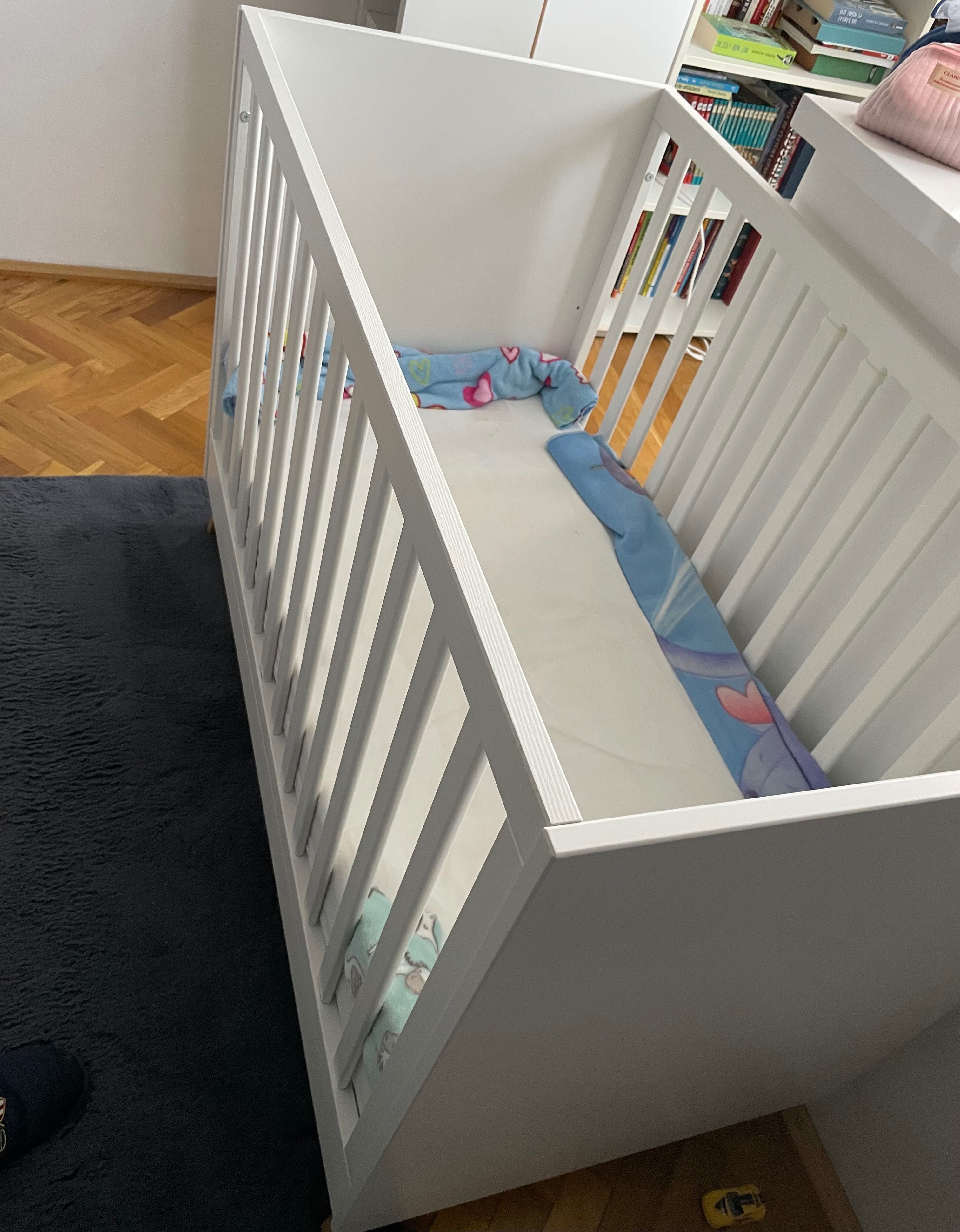 Patut din lemn pentru bebe