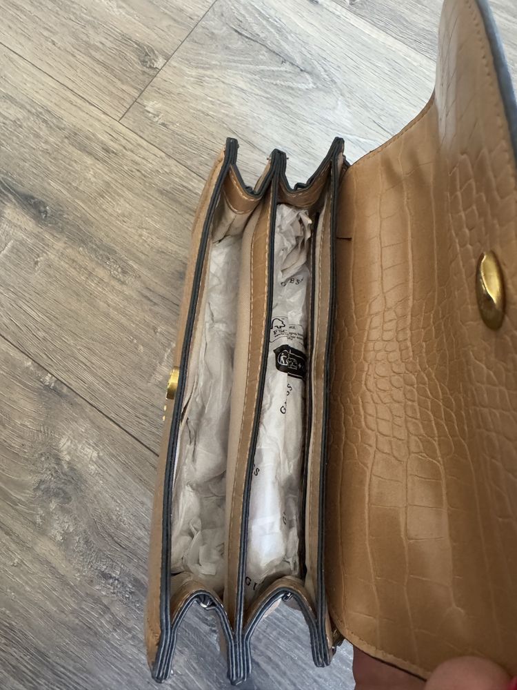 Оригинална чанта Guess