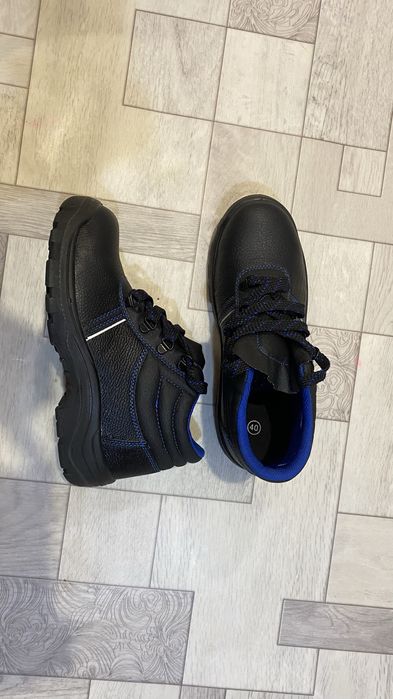 Рабочие ботинки.