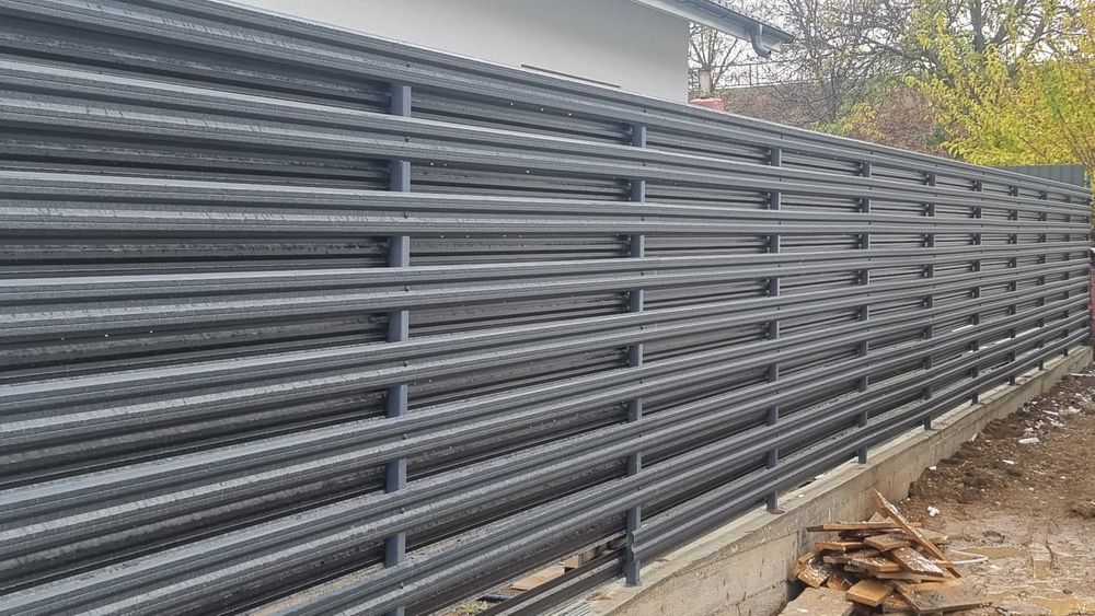 Garduri si porti stil jaluzea, sipca metalica, tabla cutata