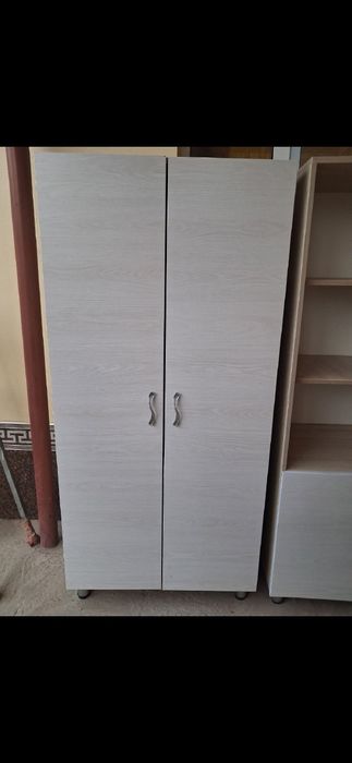 Щкафлар сотилади