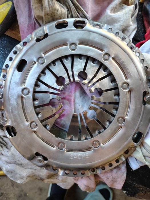 Притискателен Диск  и Феродов  за 1.9 105 коня Транспортер Т5