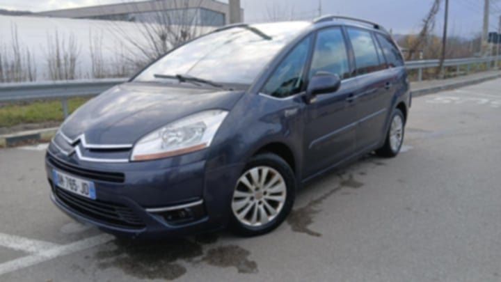 Vand 2 masini passat b6 an 2010 1.6 si un citroen C4 2010 1.6,
