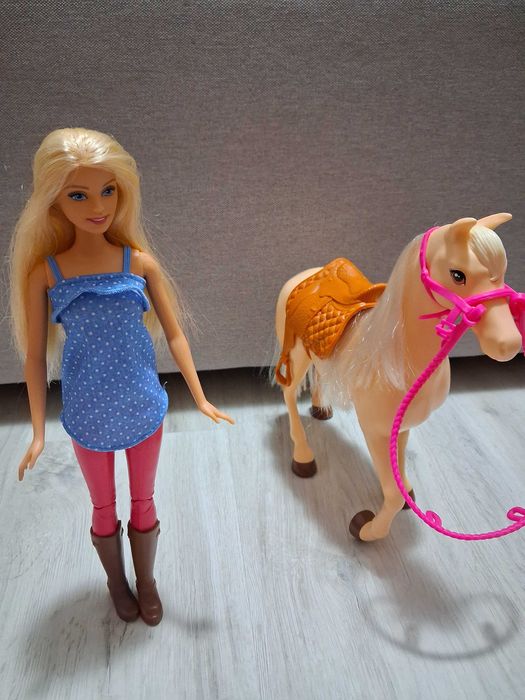 Set de joaca cal cu papusa Barbie