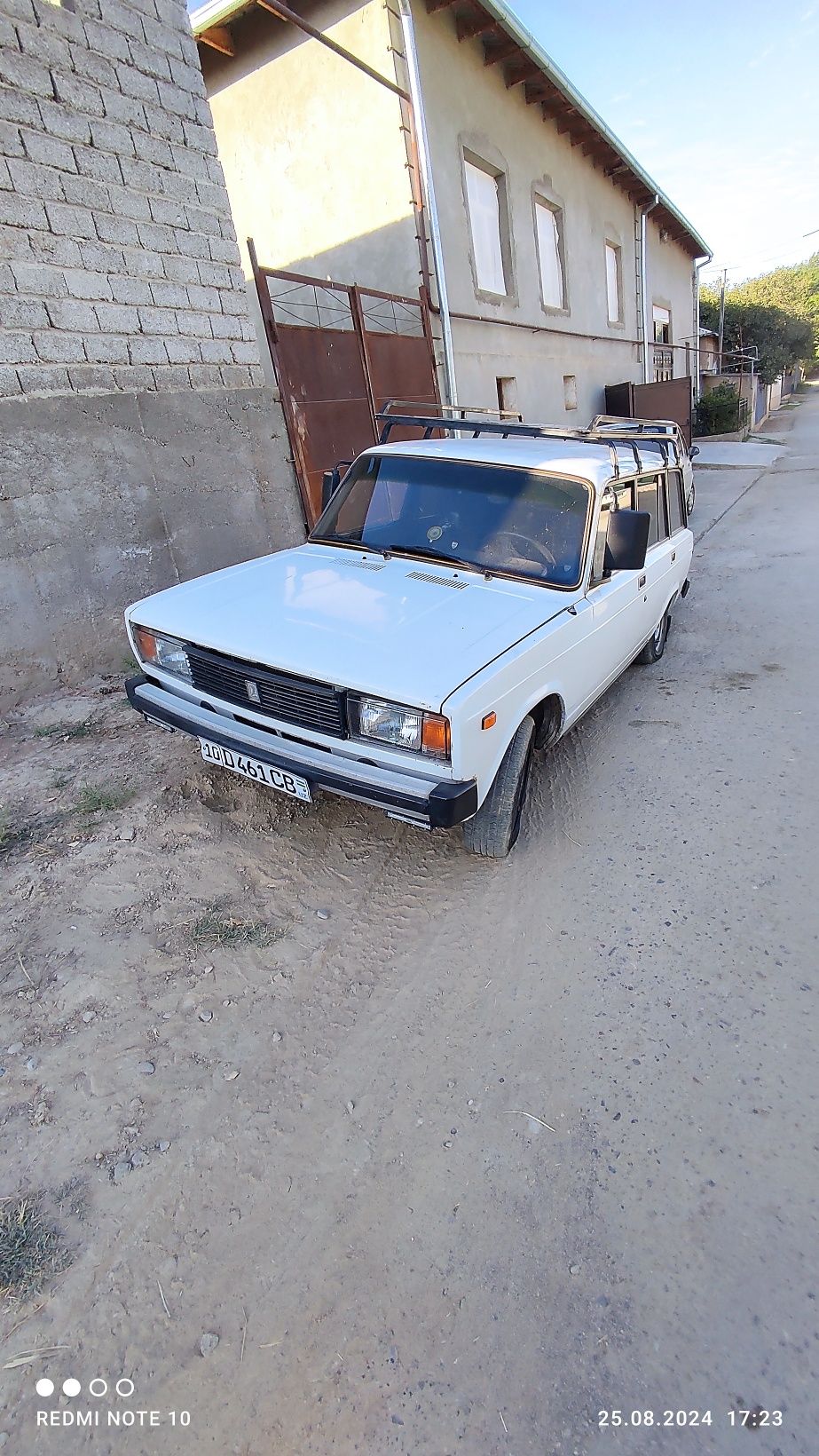 Vaz 2104 sotiladi