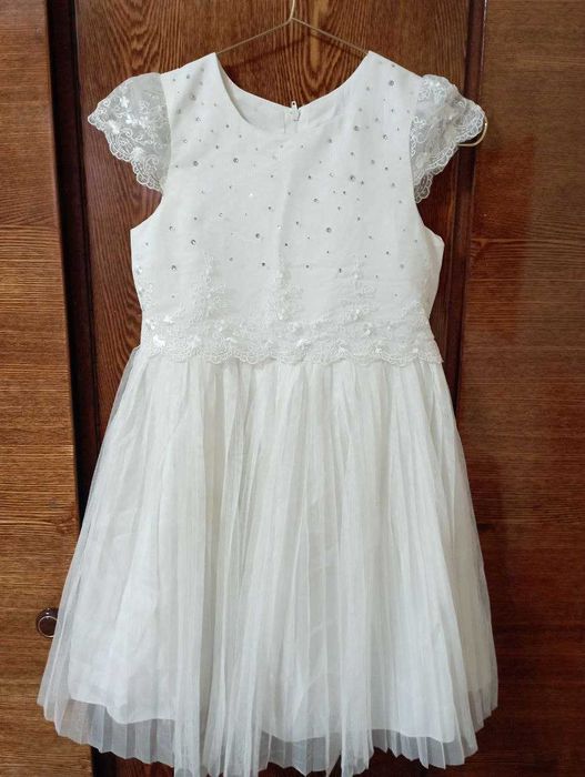 Продам платья на девочку