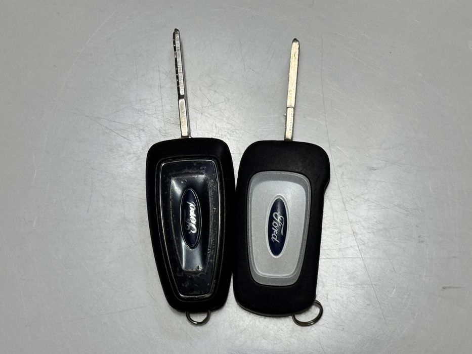 Оригинален ключ за Ford Focus сгъваем с 3бутона с платка