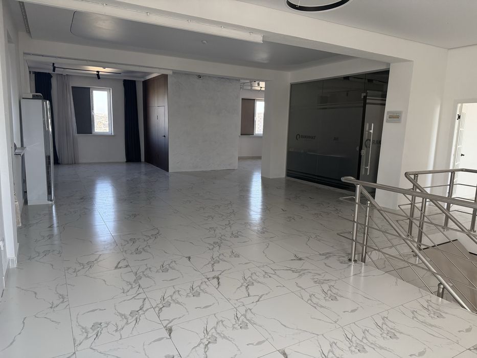 Сдается в аренду второй этаж и цокольный этаж