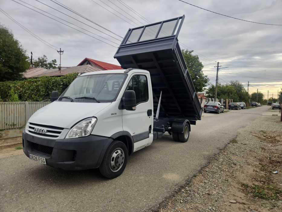 Iveco basculabil pe trei parti