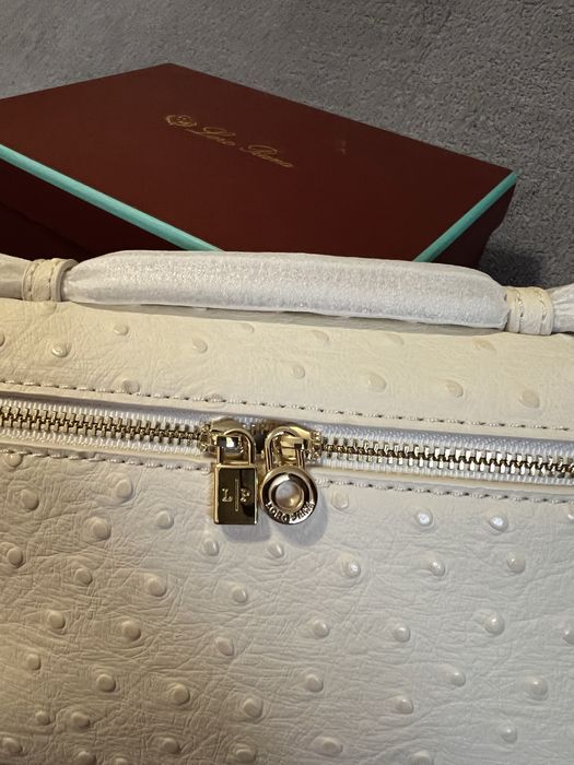 Бяла чанта естествена щраусова кожа L*P*19