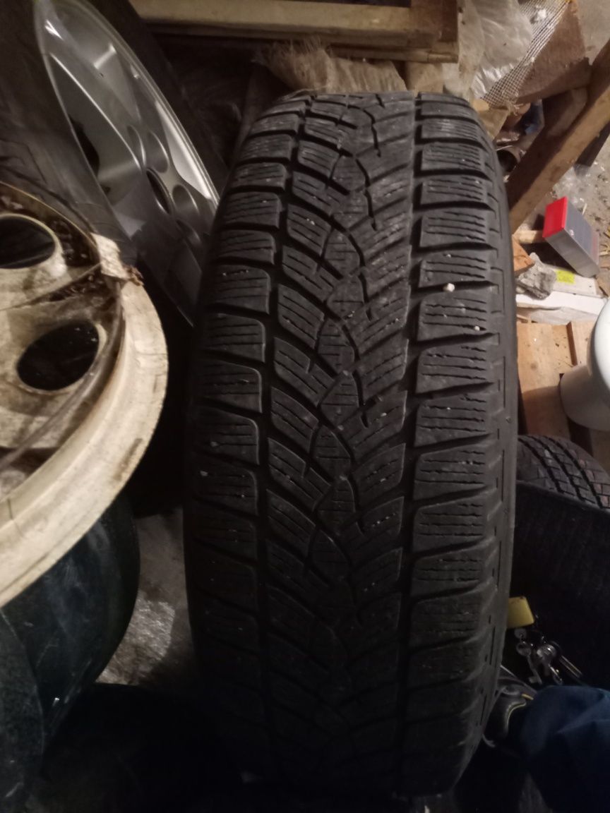 Зимни гуми 215 70 16