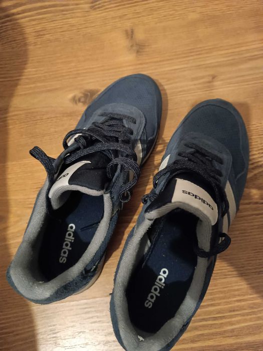 Tenisi de firma, marime 43, NOU