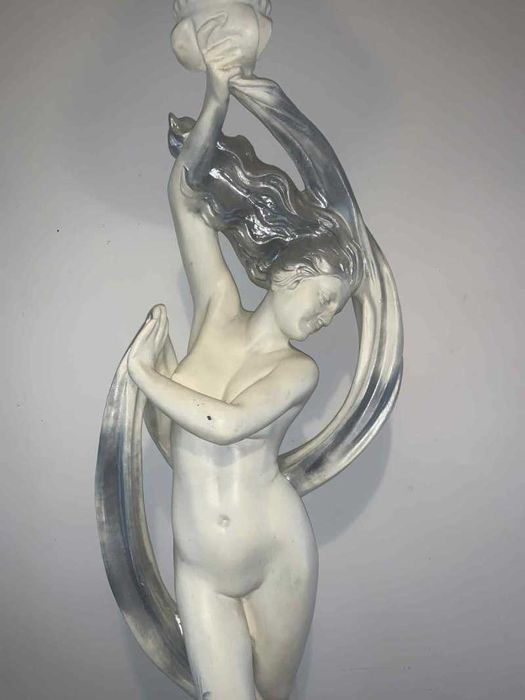 Veioza de podea statuie