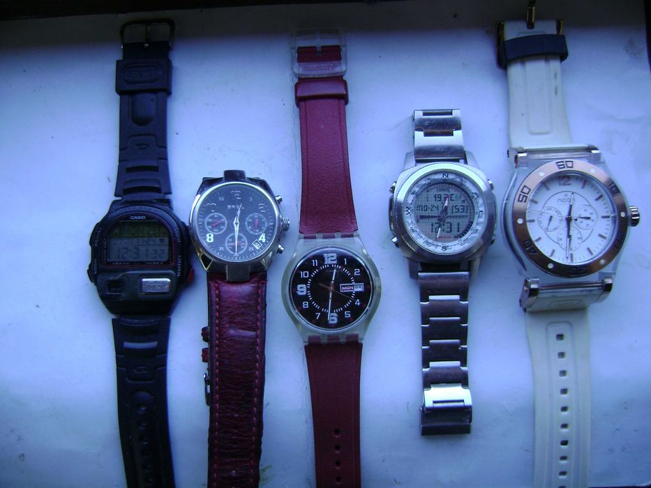 Продавам 5 броя кварцови часовника Casio,Breil,Swatch,Nuun