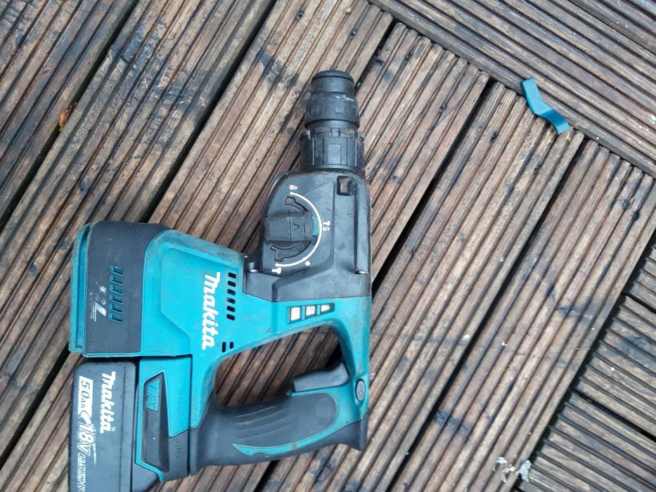 Makita DHR242 18 v комбиниран перфоратор.