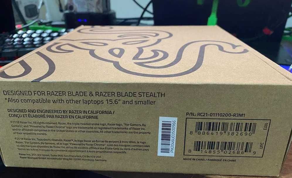 Suport Laptop Razer Chroma cu hub 3 porturi USB 3.0