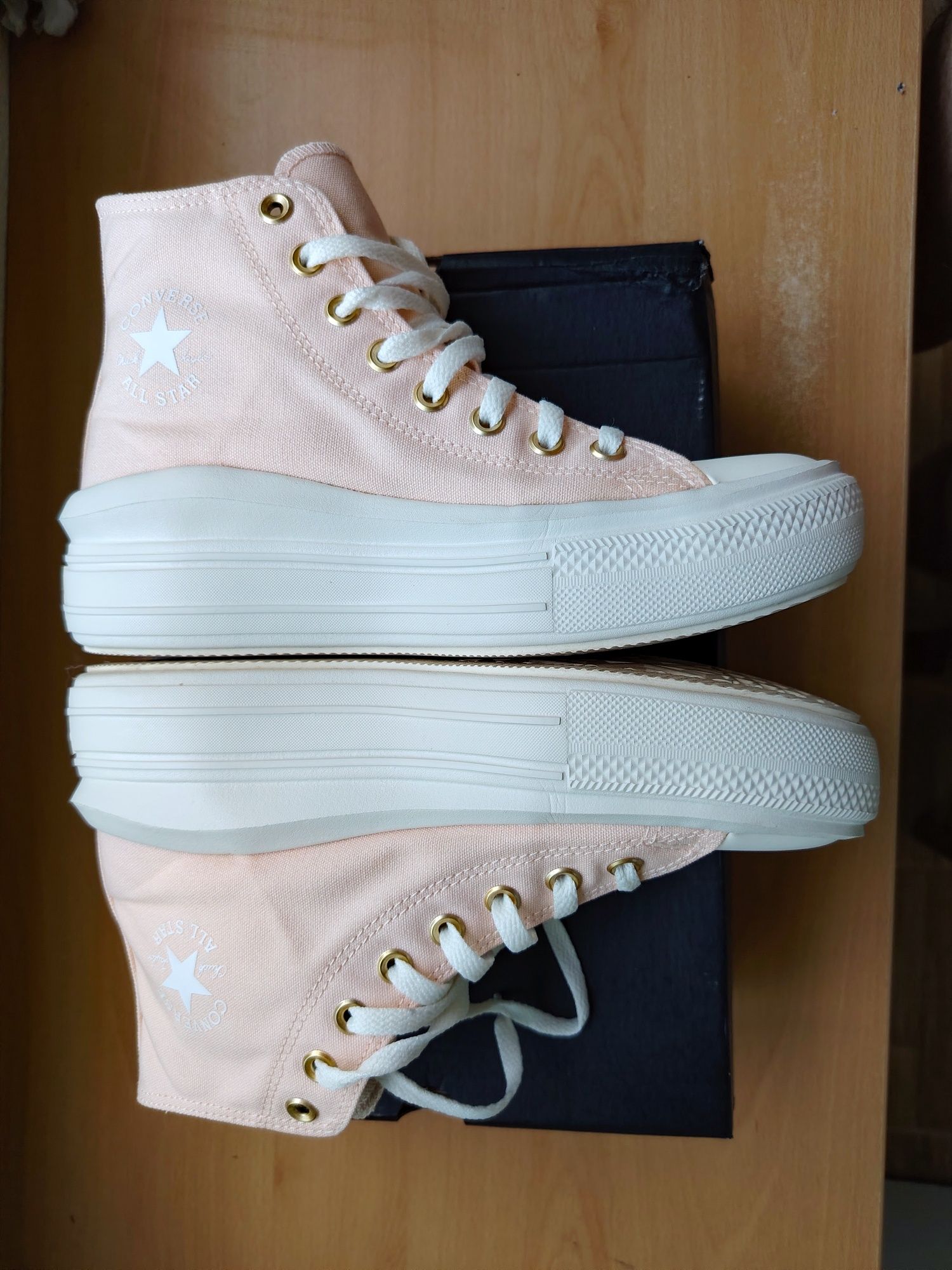 Дамски  кецове Converse нови