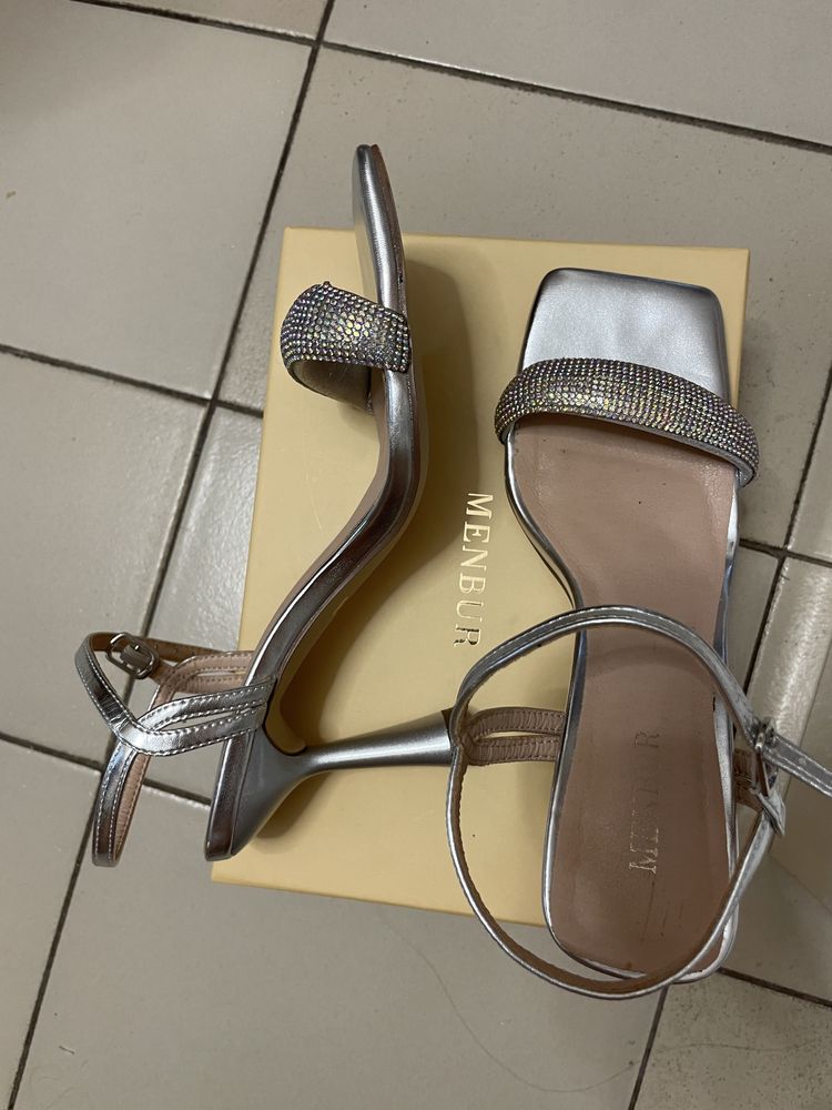 Официални сандандали на ток Guess и Menbur