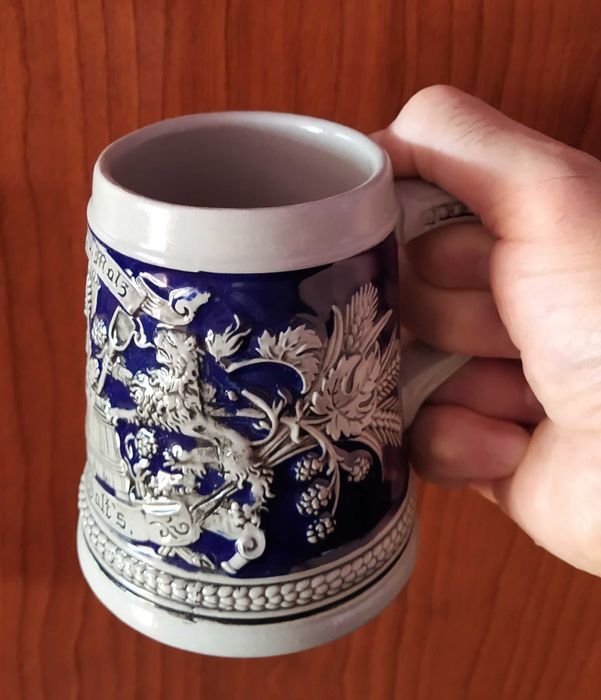 2 Căni ceramică GERTZ originale. detalii deosebite .Capacitate 300 ml.