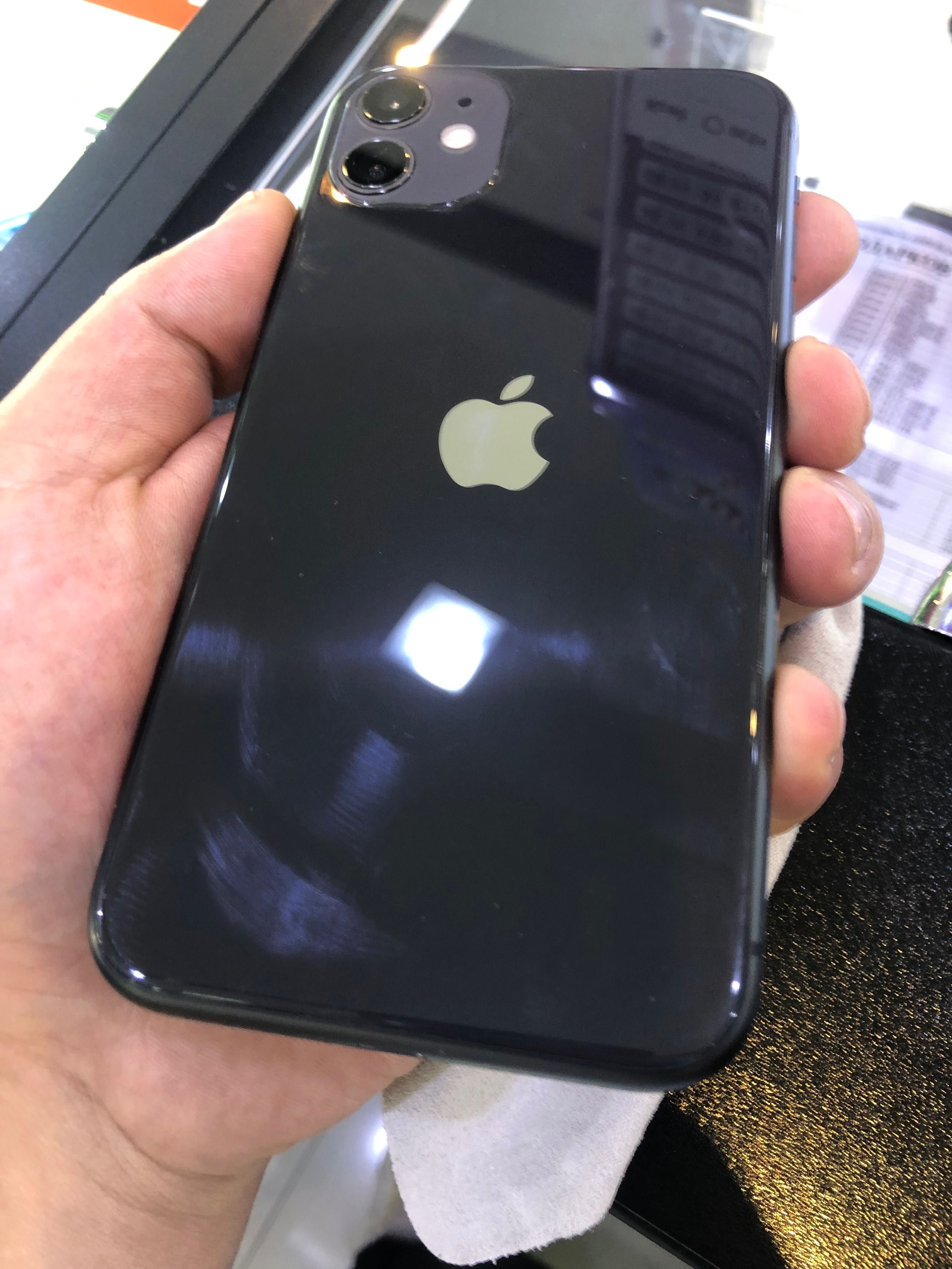 Продам iPhone 11 black 128g