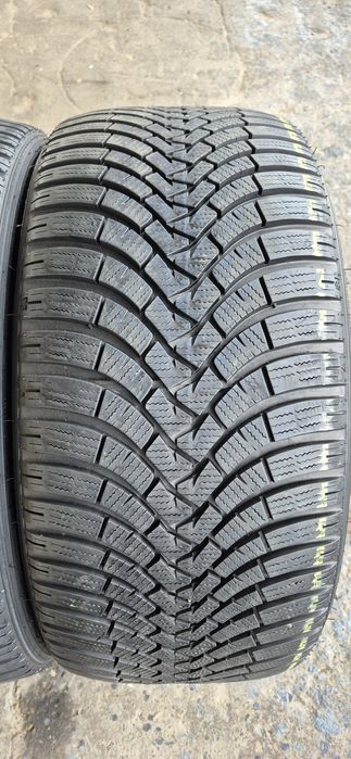 2 anvelope iarna runflat ca si noi Falken 275/35/21.Pretul este pe buc