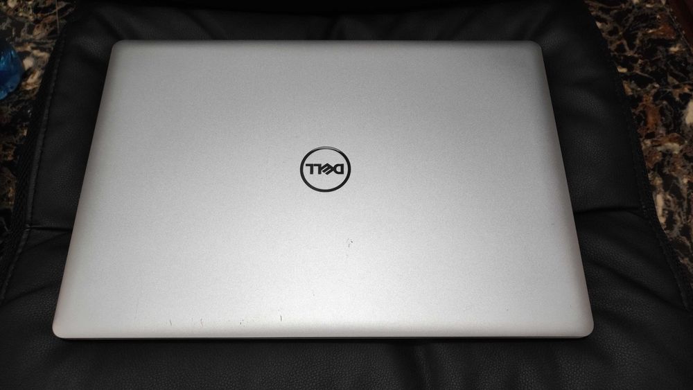Laptop Dell Inspiron 5570  AMD R7 M450 4GB