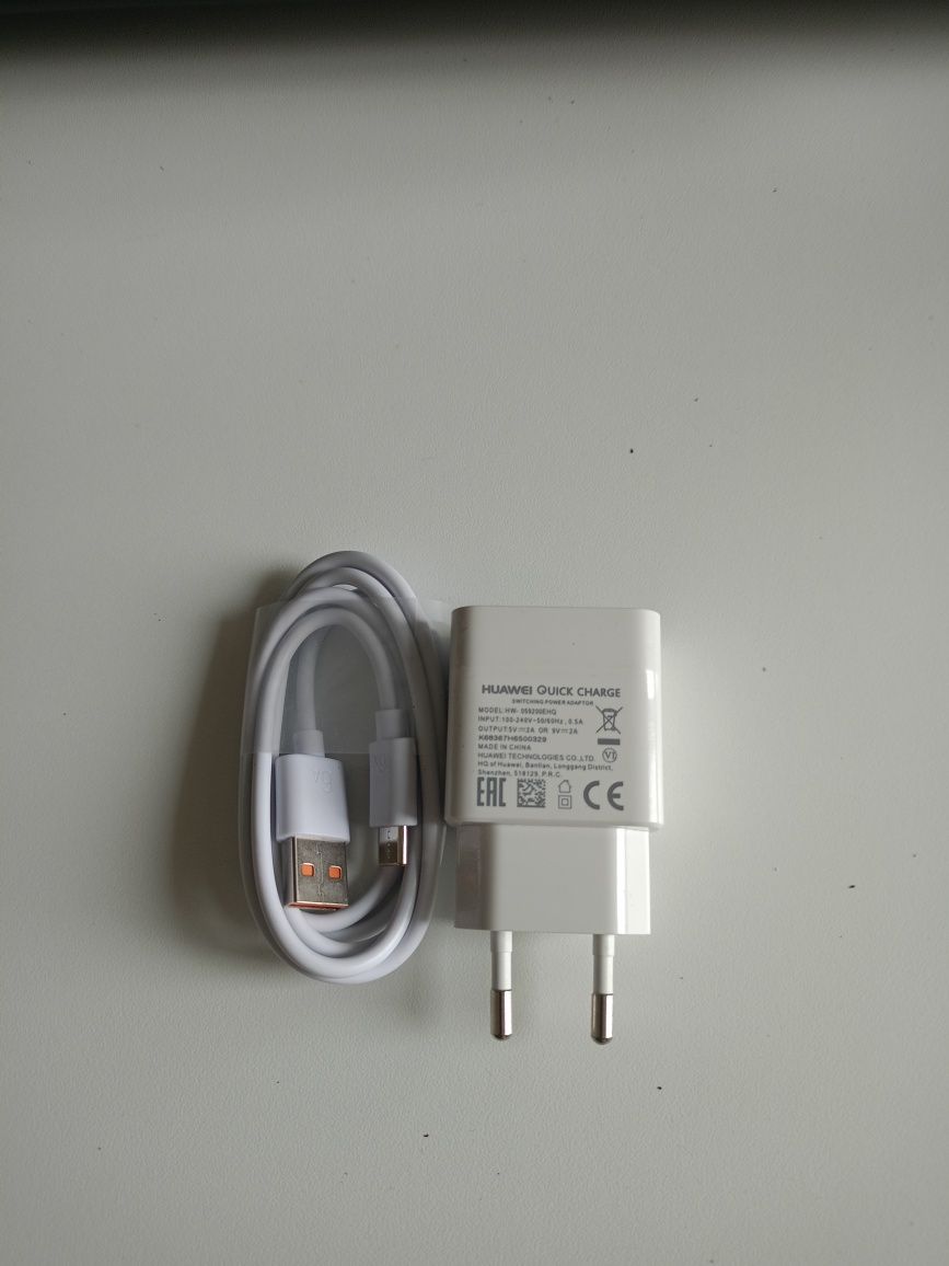 Vând încărcător Huawei quick charge,nou cu cablu încărcare,2.A.