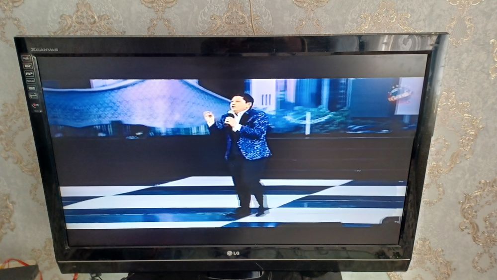 Телевизор LG50диоганаль в отличном состояние работает отлично