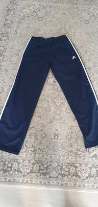 Vând pantaloni adidas barbati