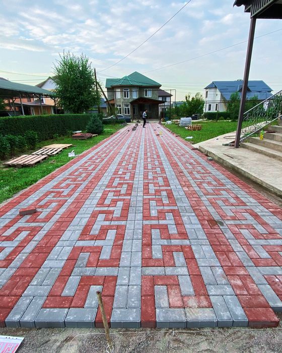 Укладка брусчатки тротуарной плитки установка бардюров и лотков