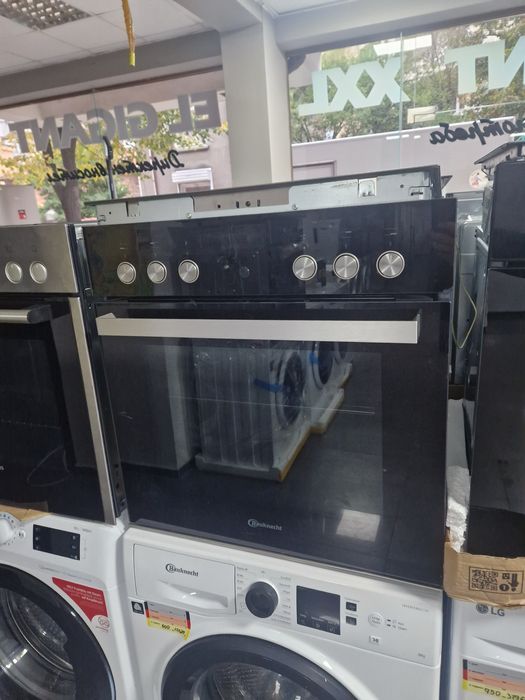 Фурна с котлони Bauknecht A+ Пиролиза