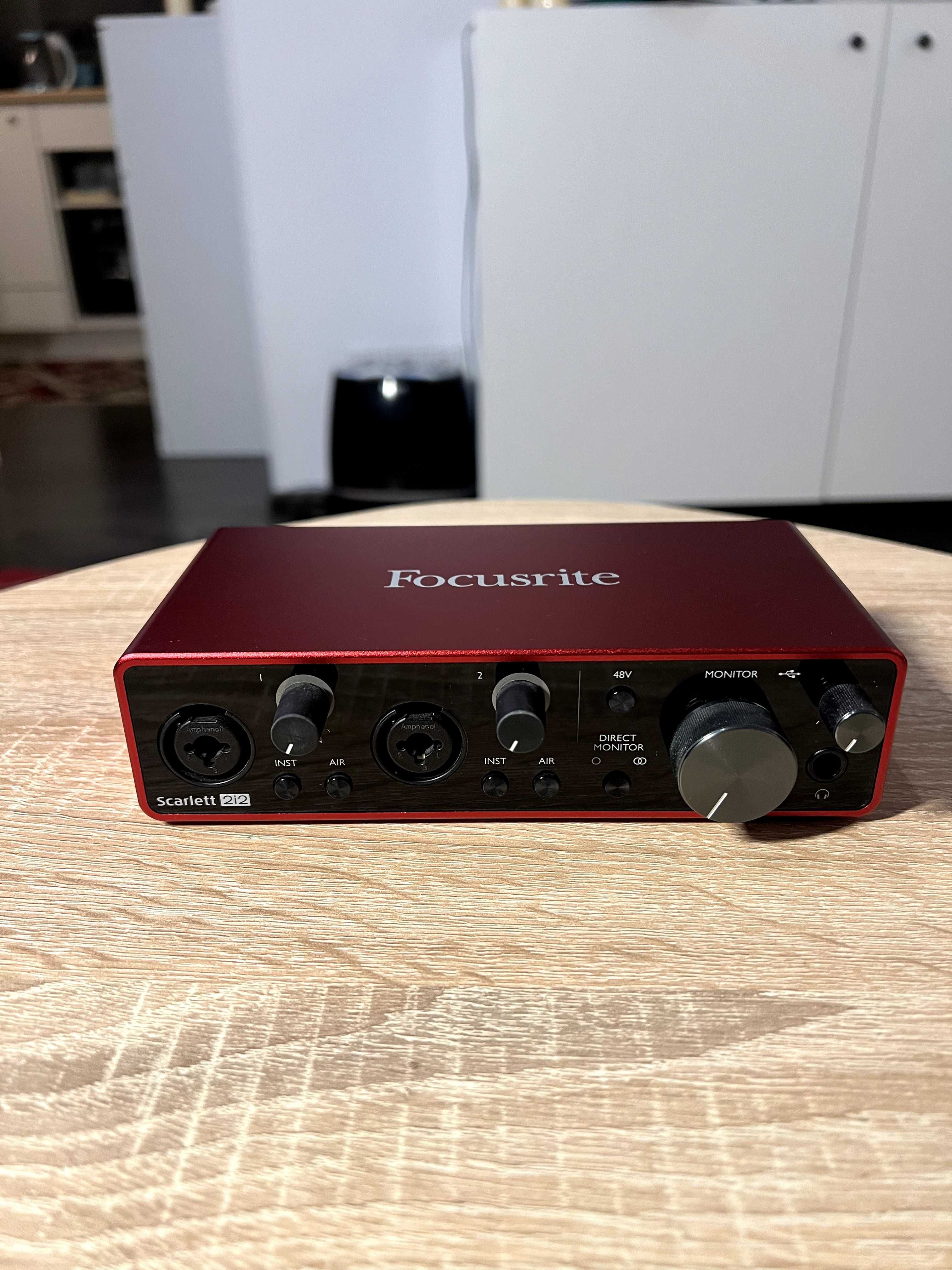 Звуковая карта Focusrite Scarlett 2i2 3rd Gen